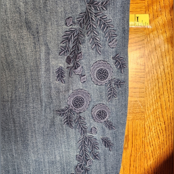 NWT TALBOTS BLUE DENIM SKIRT EMBOSSED FLORAL PLUS SIZE 16W $99 - Picture 4 of 10